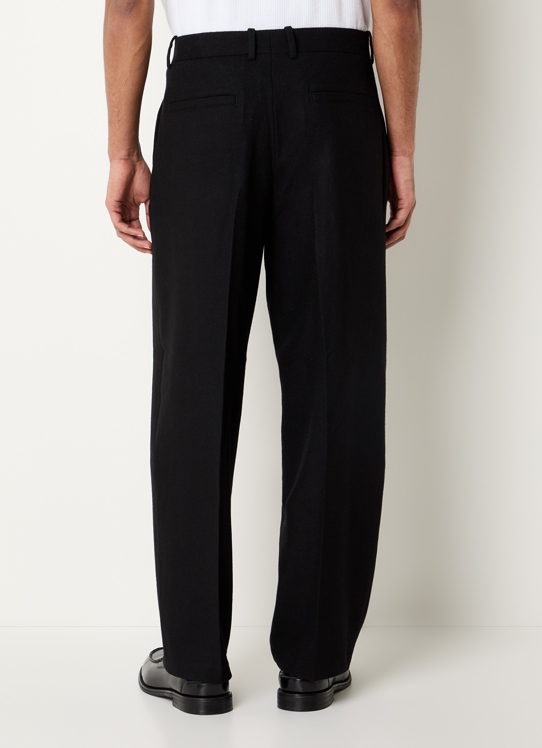 OLAF Tapered fit pantalon in wolblend met persplooi - achterkant 5 zwart