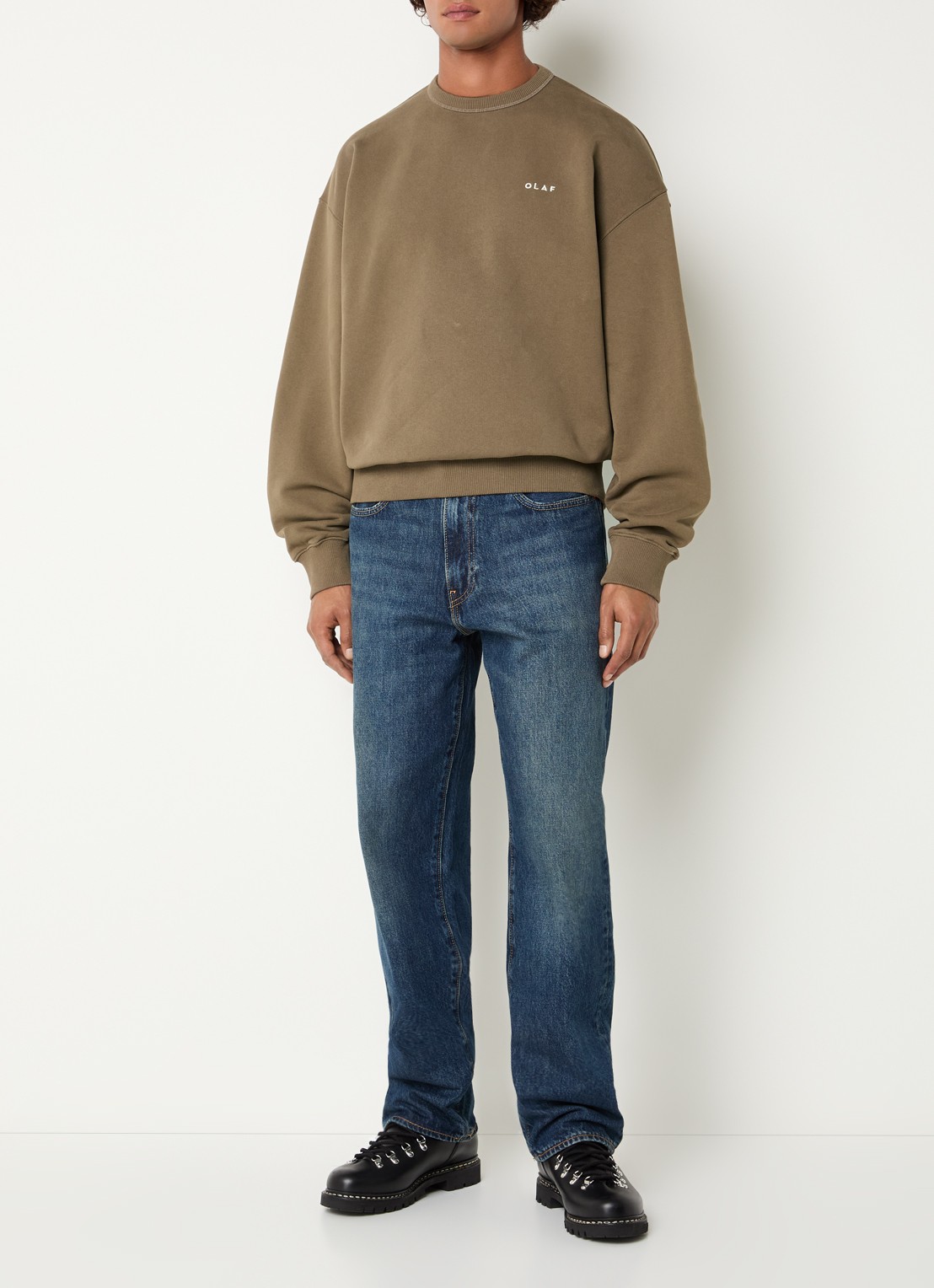 OLAF Western sweater met logo- en backborduring - voorkant 2 lichtbruin
