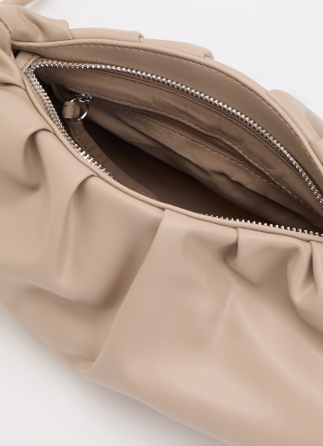 Ölend Dumpling crossbodytas met logo en verstelbare schouderriem  - detail 2 beige