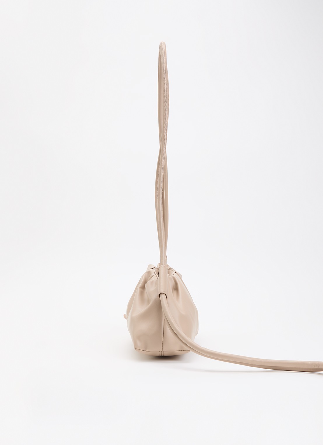 Ölend Dumpling crossbodytas met logo en verstelbare schouderriem  - detail 3 beige