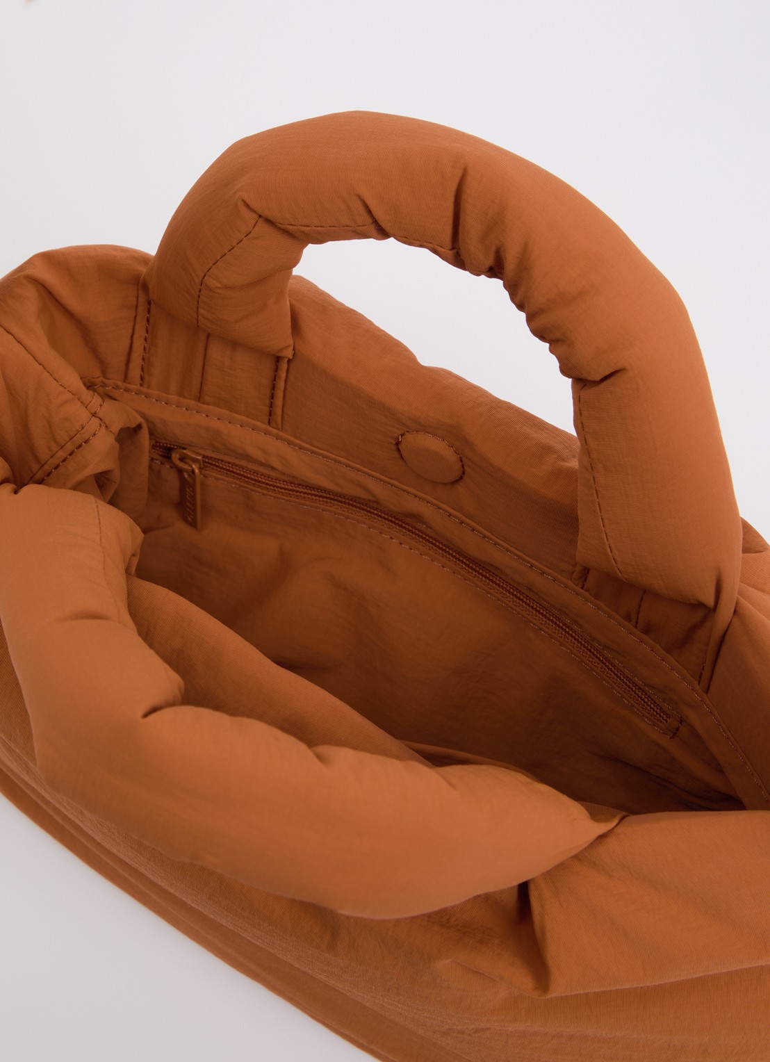 Ölend Mini Ona crossbodytas met afneembare schouderriem - detail oranjebruin