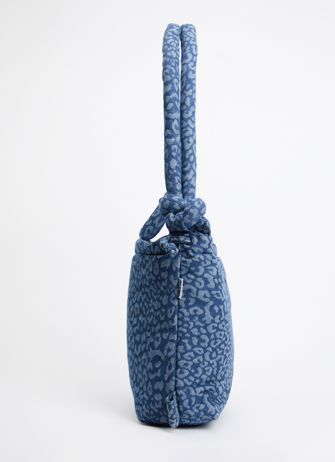 Ölend Ona gewatteerde crossbodytas van denim met panterprint - detail 2 indigo