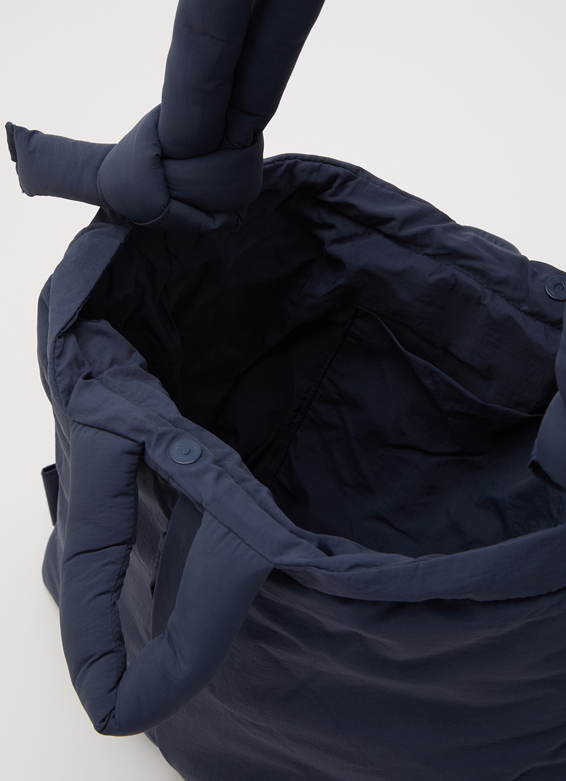 Ölend Ona gewatteerde schoudertas met verstelbare schouderriem - detail 2 donkerblauw