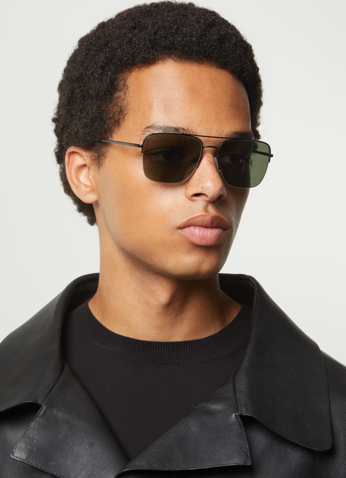 Oliver Peoples R-2 zonnebril gepolariseerd OV1343S - voorkant 5 zwart