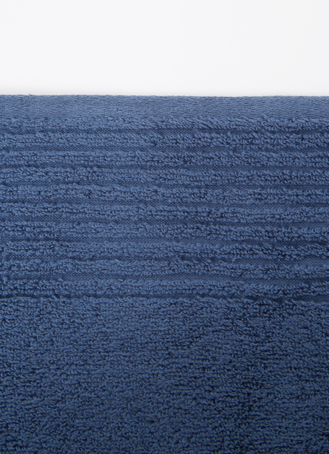 Olivier Desforges Alizee badhanddoek  - 450 gr/m² - 100 x 50 cm - detail 2 donkerblauw