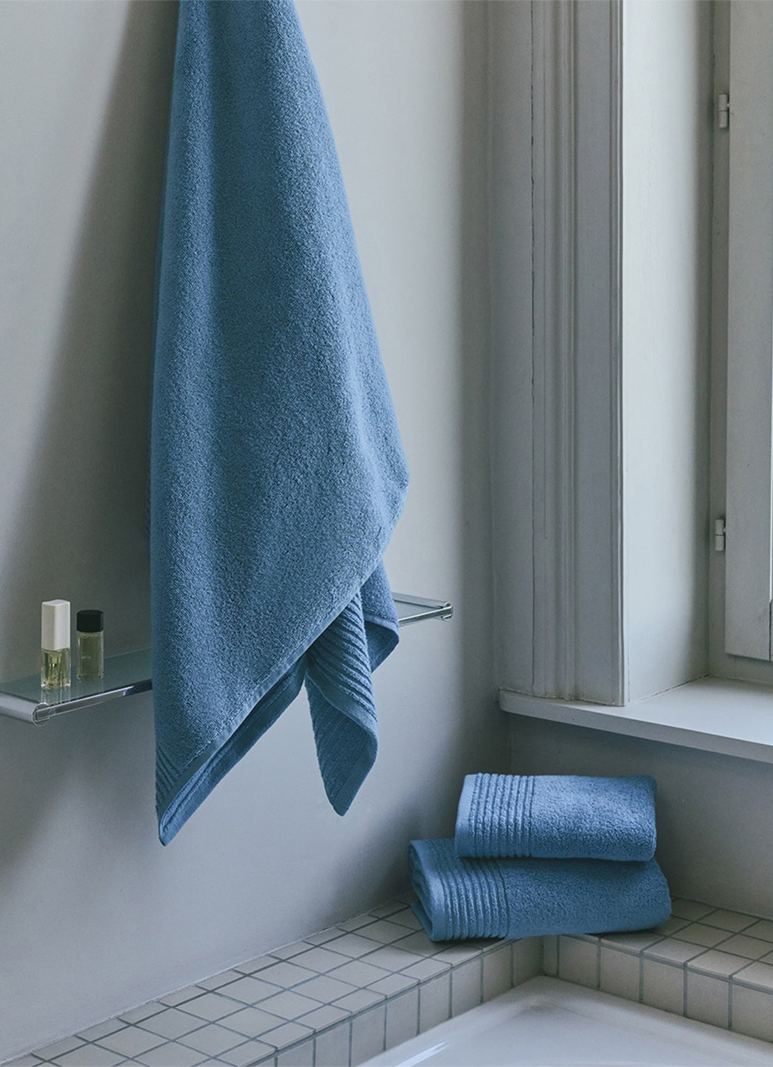Olivier Desforges Alizee badlaken - 450 gr/m² - 100 x 150 cm - voorkant 4 blauw