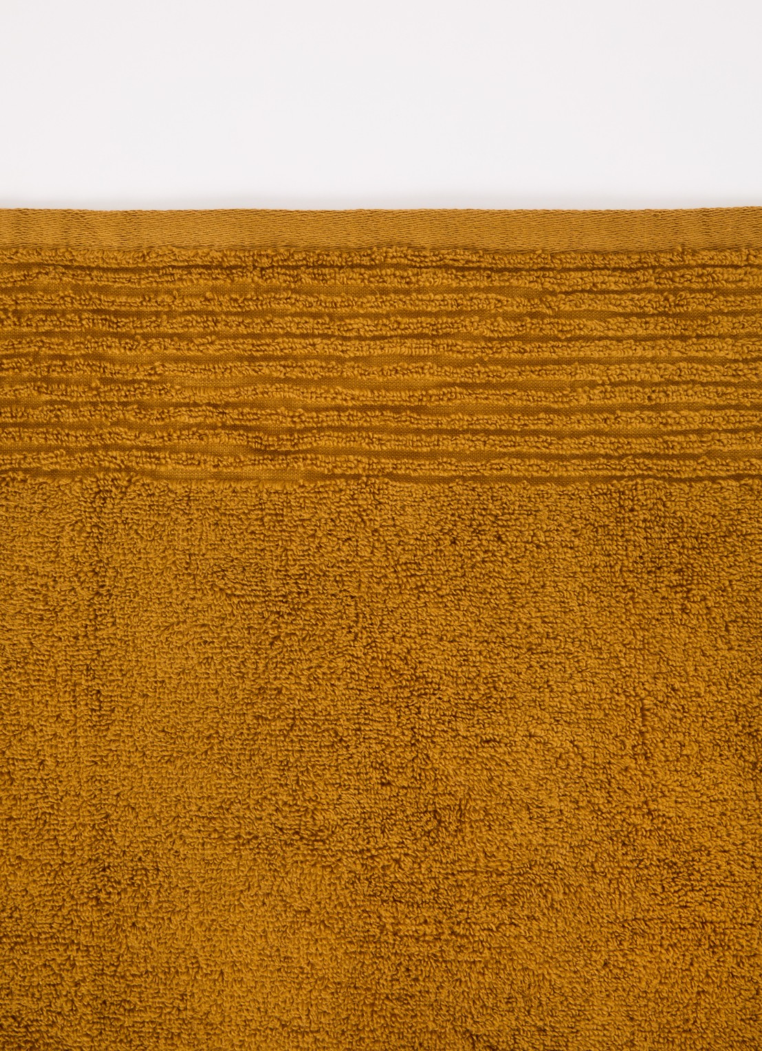 Olivier Desforges Alizee badlaken van katoen 450 gr/m2 - 70 x 140 cm - detail mosterd