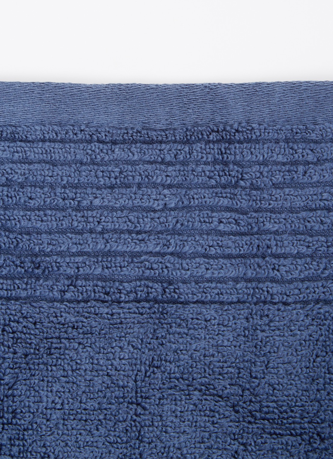 Olivier Desforges Alizee badlaken van katoen 450 gr/m2 - 70 x 140 cm - detail donkerblauw