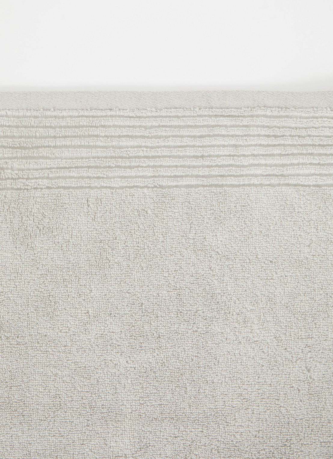 Olivier Desforges Alizee gastendoek - 450 gr/m² - 40 x 60 cm - detail 3 lichtgrijs