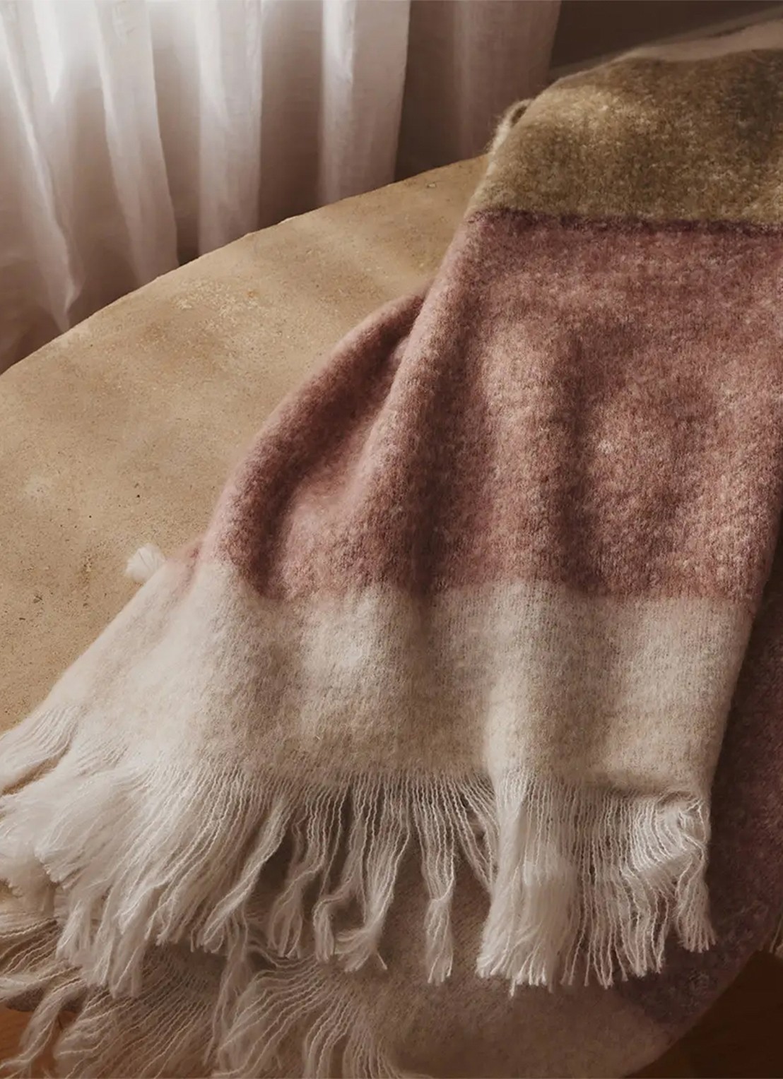 Olivier Desforges Baikal plaid 250 x 230 cm - voorkant 2 lichtbruin