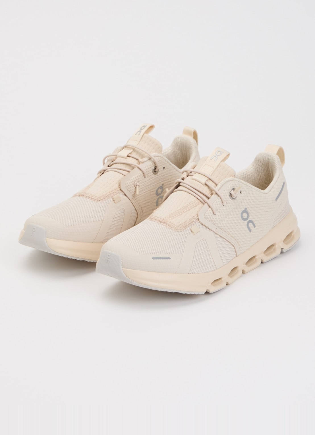 On Cloud Sky sneaker met mesh details - voorkant 2 zand