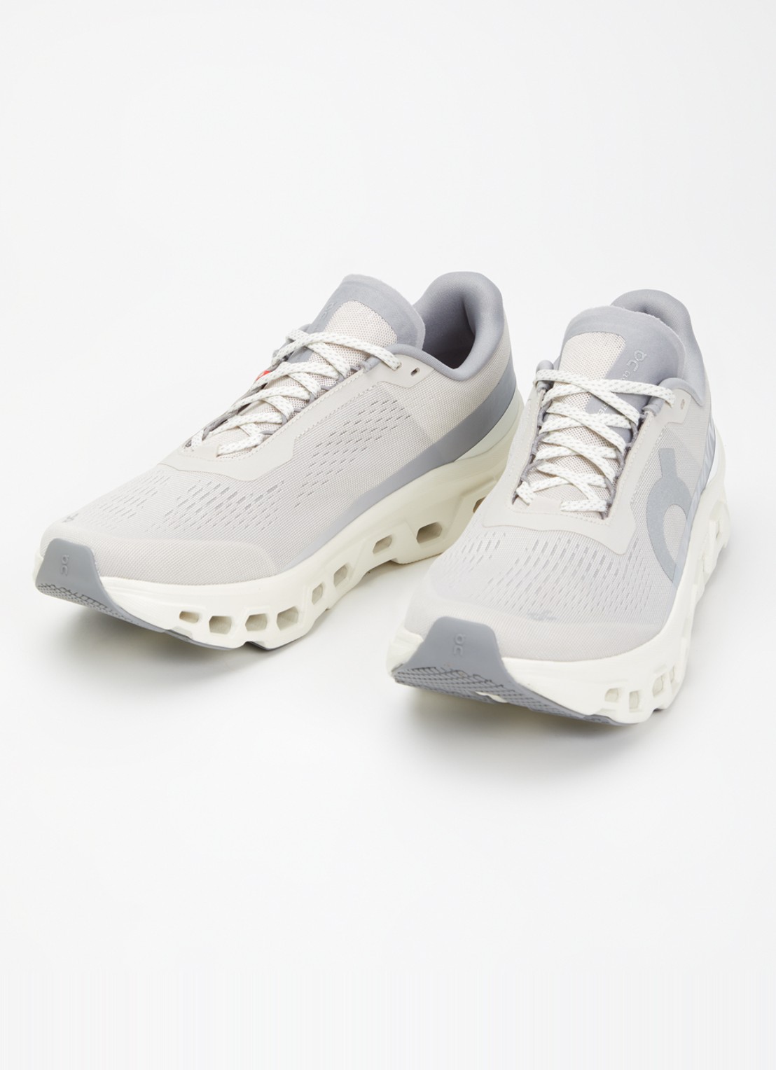 On Cloudmonster sneaker van mesh met logo - detail lichtgrijs