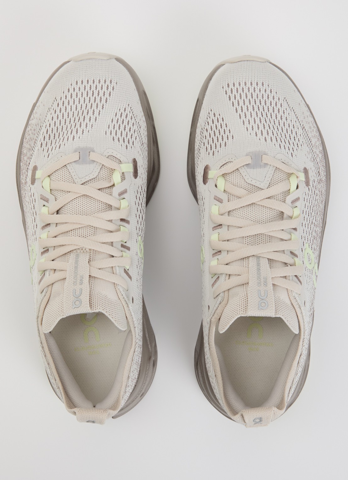 On Cloudsurfer Max sneaker met gebreid bovenwerk - detail 4 zand