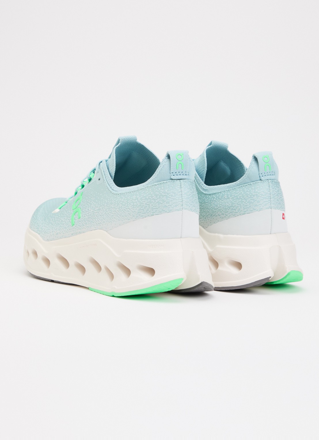 On Cloudsurfer Max sneaker met gebreid bovenwerk - achterkant 2 blauw