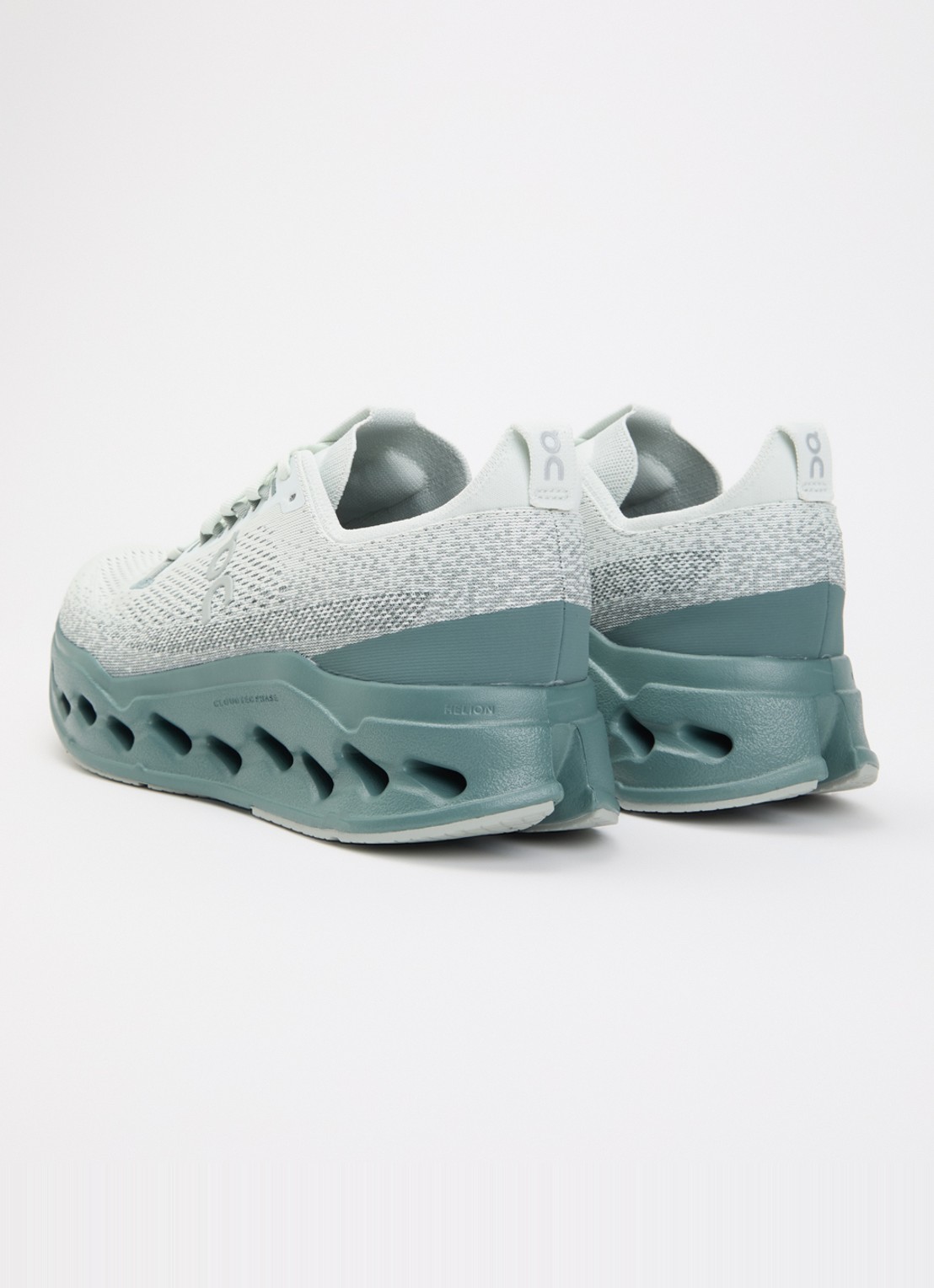 On Cloudsurfer Max sneaker van mesh met logo - achterkant 5 zeegroen