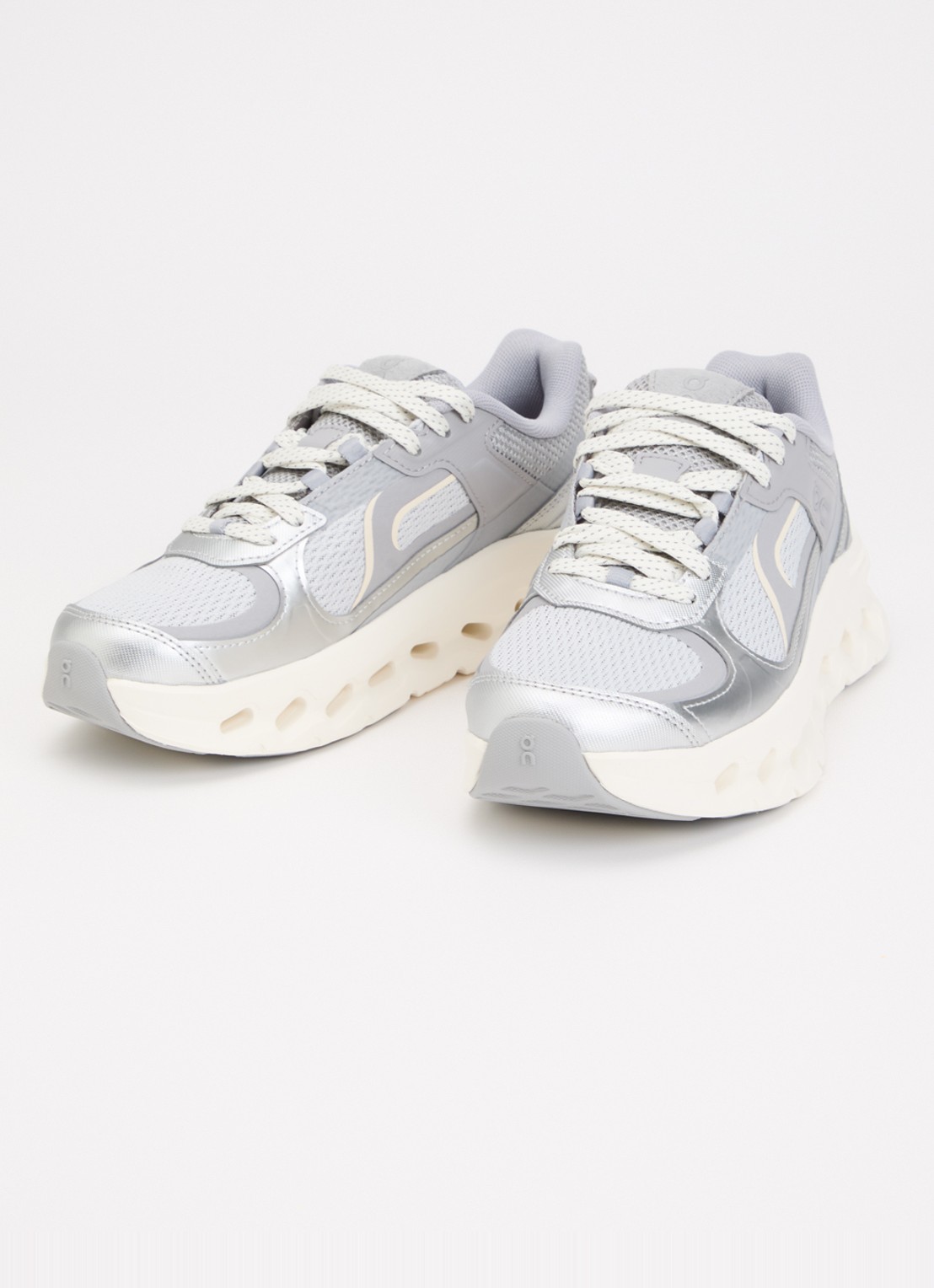 On Cloudtilt Arc sneaker van mesh met metallic details - detail grijs