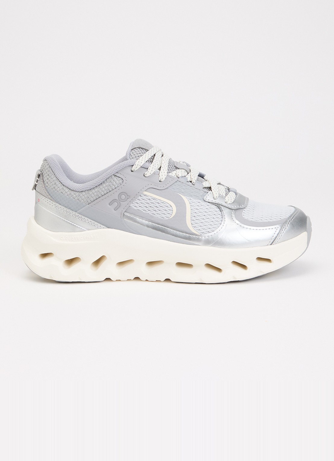 On Cloudtilt Arc sneaker van mesh met metallic details - voorkant 5 grijs