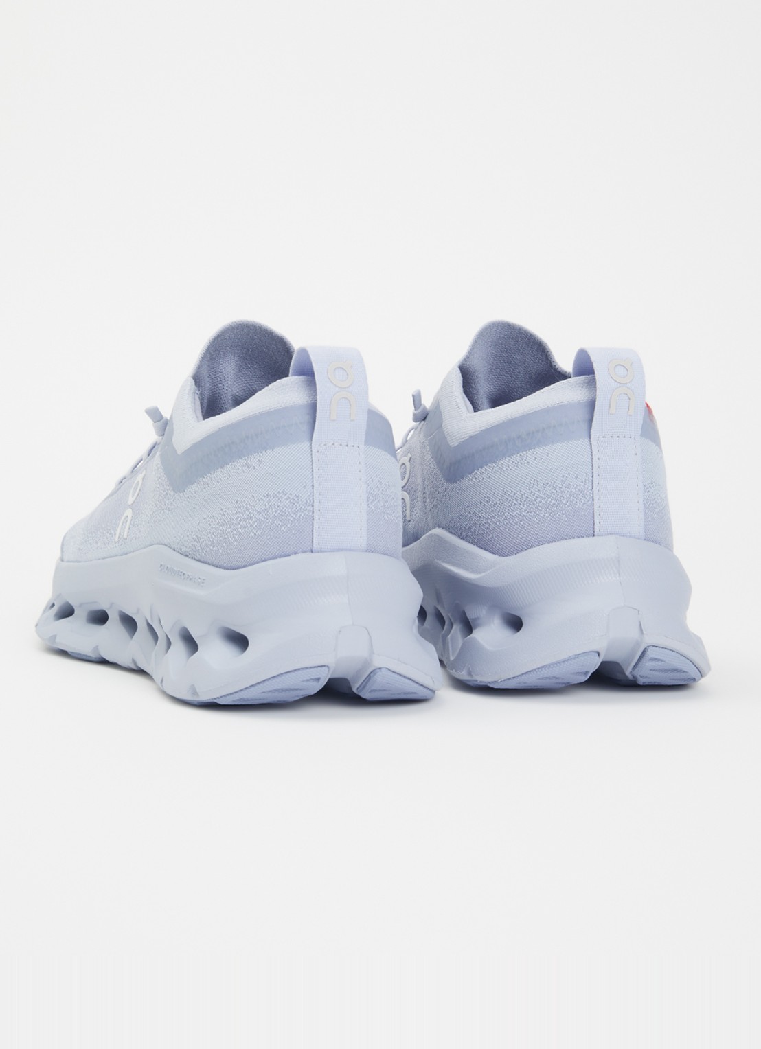 On Cloudtilt Moon sneaker met gebreid bovenwerk - achterkant lavendel
