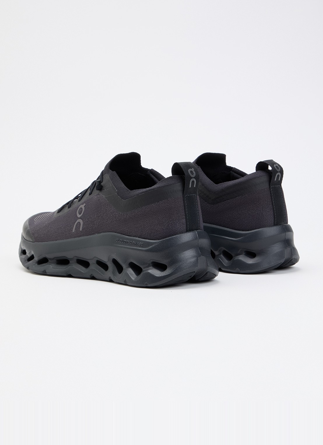 On Cloudtilt Moon sneaker met gebreid bovenwerk - achterkant 2 zwart