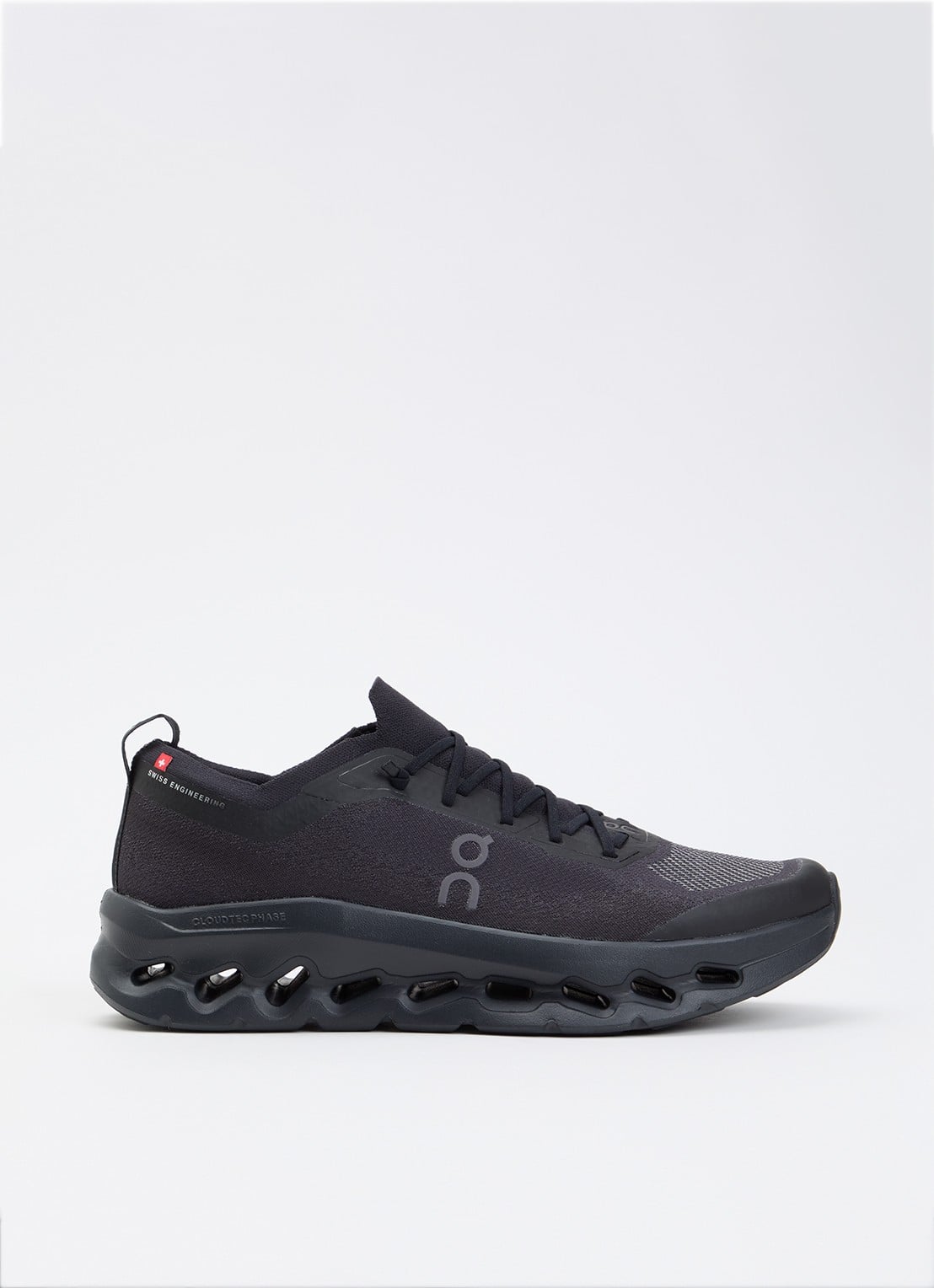 On Cloudtilt Moon sneaker met gebreid bovenwerk - voorkant zwart