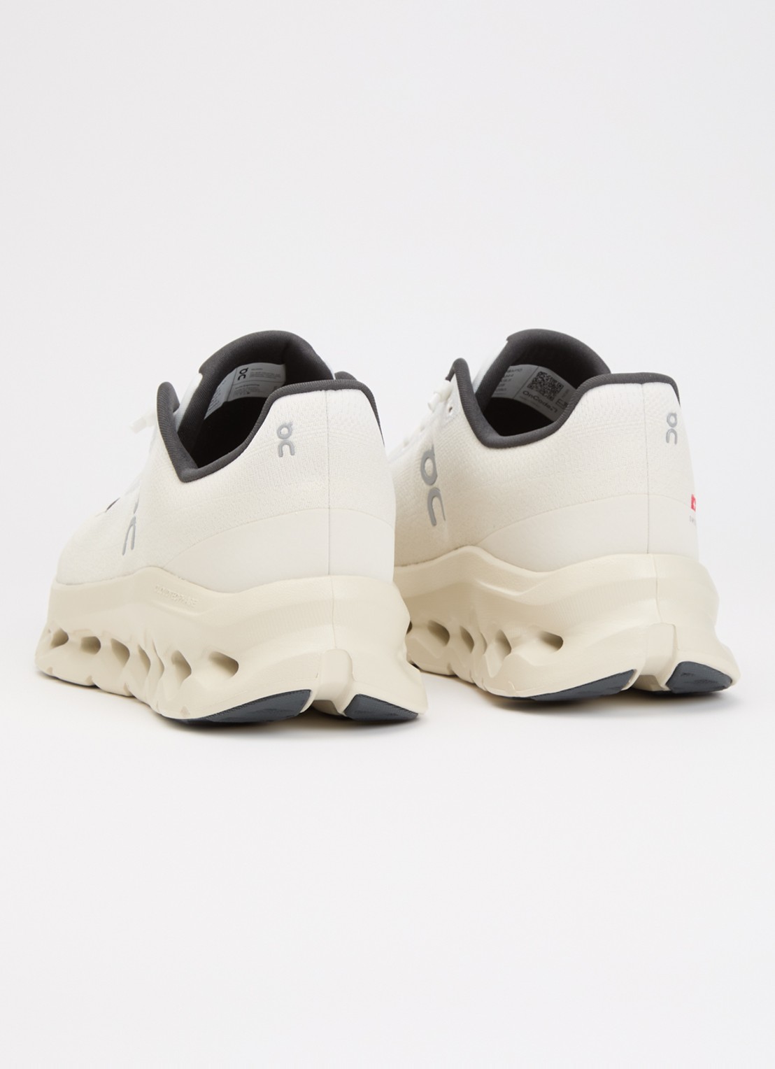 On Cloudtilt sneaker met gebreid bovenwerk en logo - achterkant 4 creme