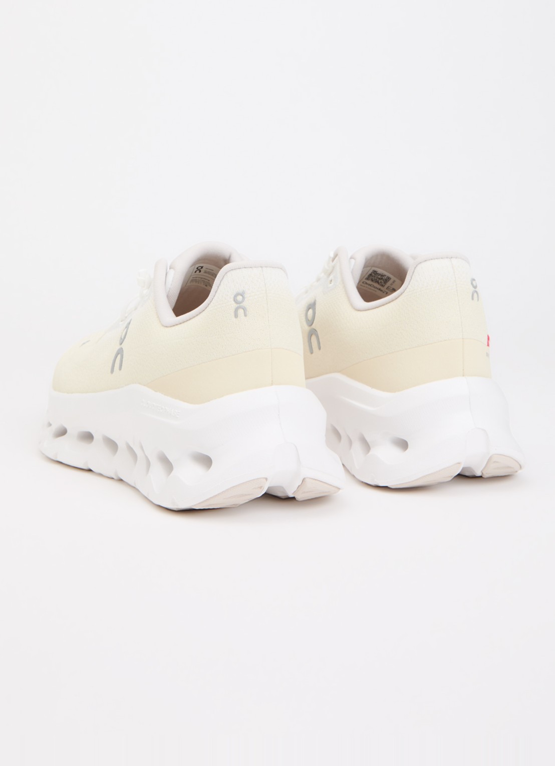 On Cloudtilt sneaker met gebreid bovenwerk - achterkant 2 vanillegeel