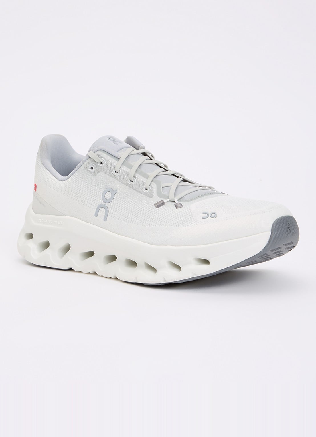 On Cloudtilt sneaker met logo - voorkant gebroken wit
