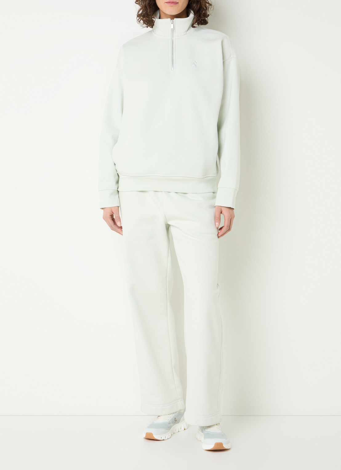 On Club Collective sweater met halve rits - voorkant 3 lichtgroen