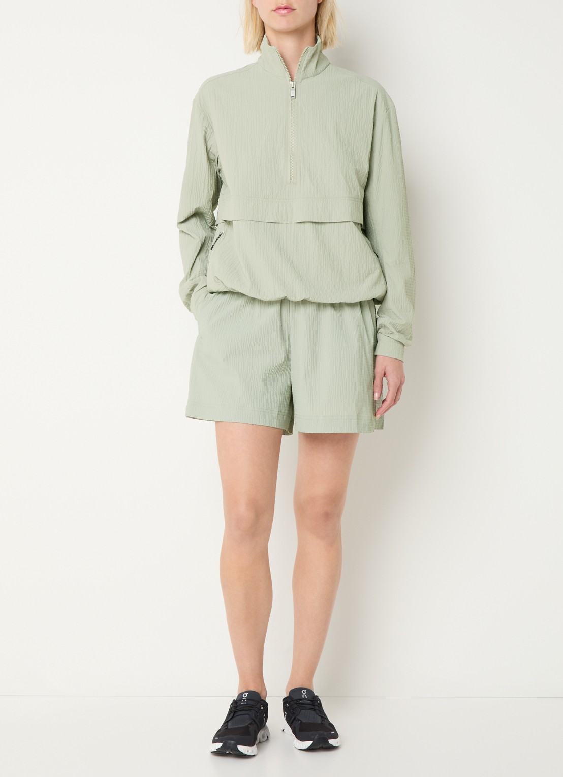 On Courtside Eaze high waist wide fit korte broek met structuur - voorkant 2 lindegroen
