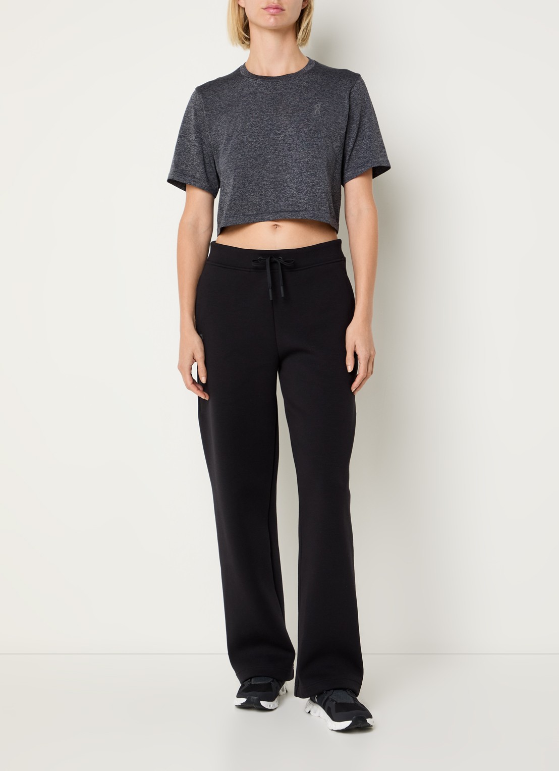 On Cropped trainings T-shirt met gemêleerd dessin - voorkant 3 antraciet