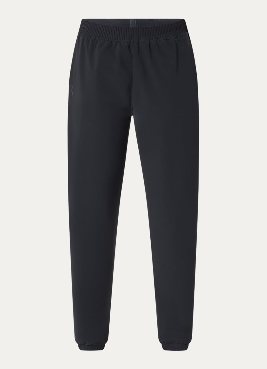 On Focus high waist tapered fit trackpants met steekzakken - voorkant 4 zwart