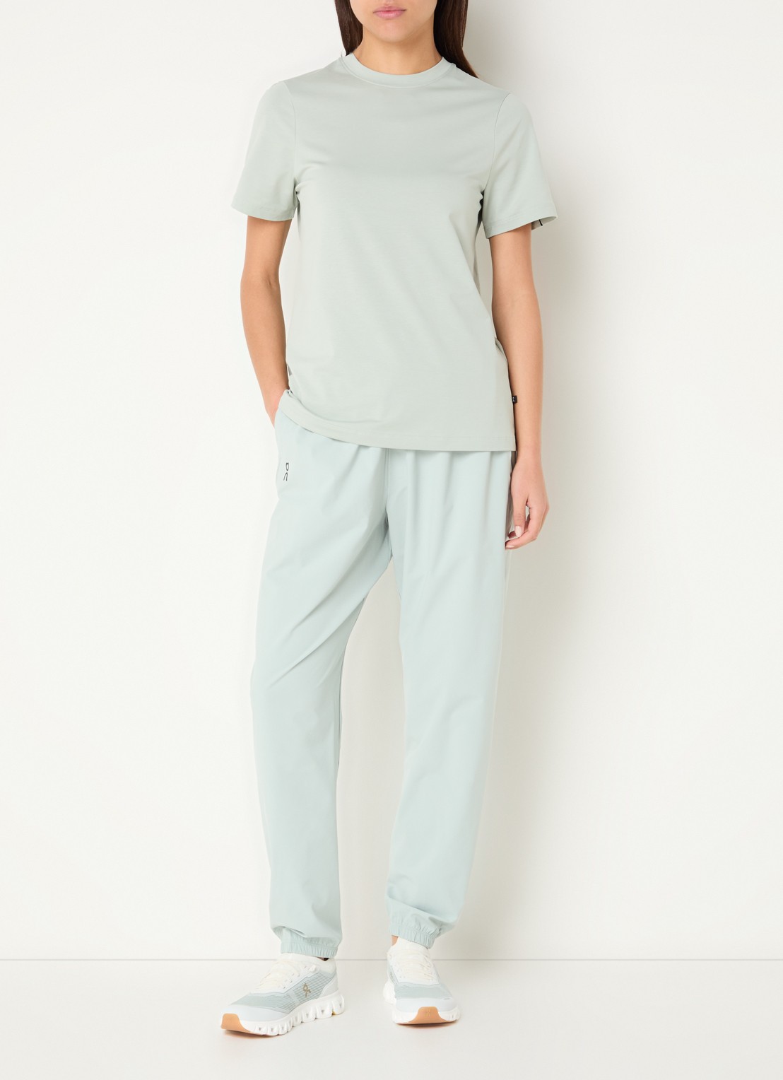 On Focus high waist tapered fit trackpants met steekzakken - voorkant 2 lindegroen