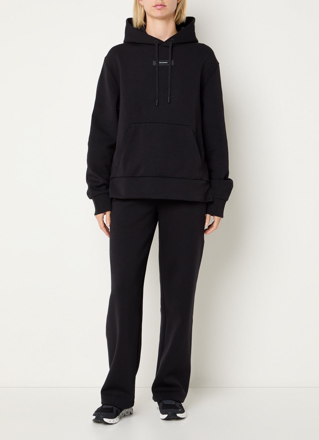 On Focus hoodie met logo - voorkant 4 zwart