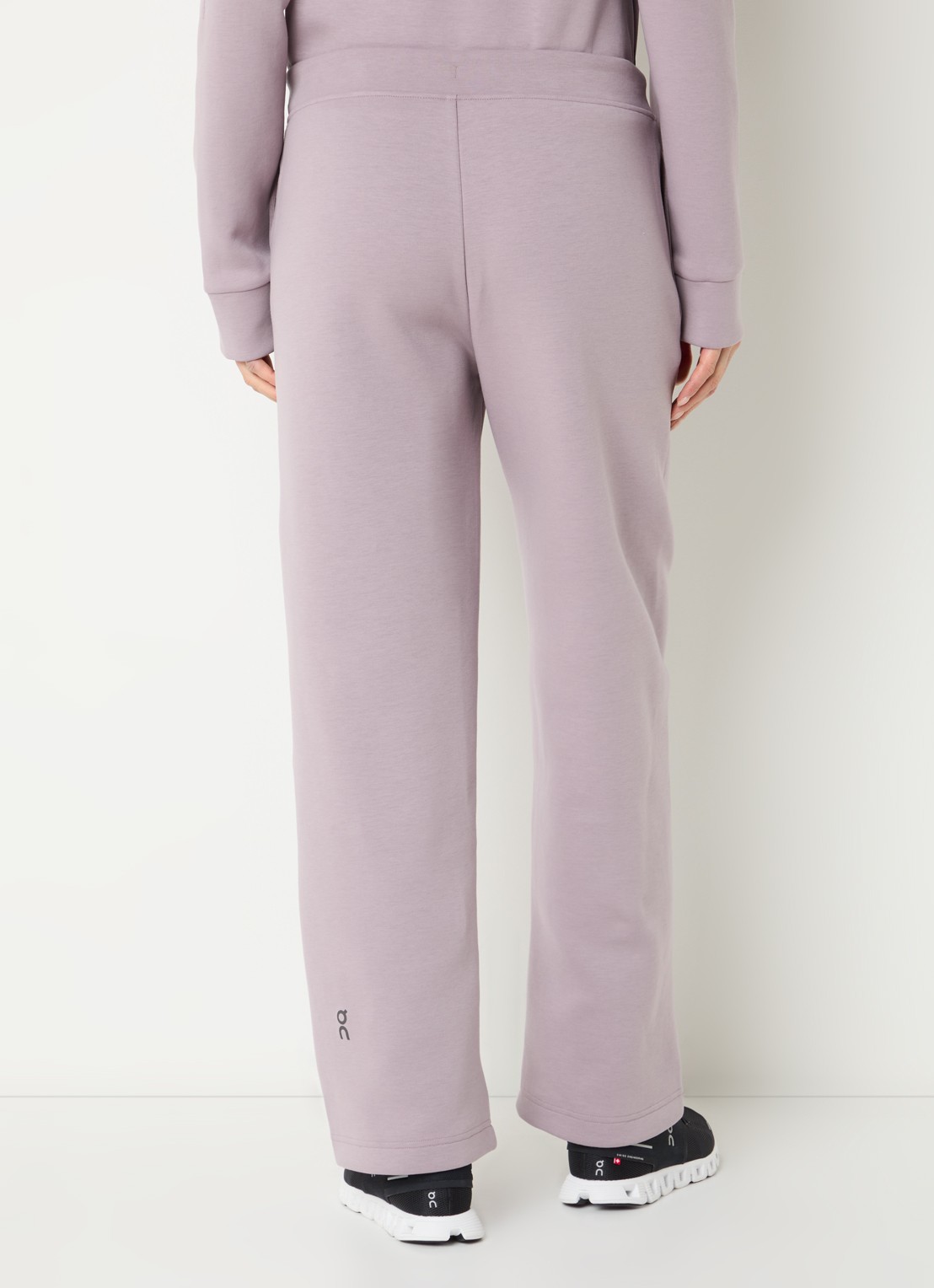 On Focus Tech high waist straight fit joggingbroek met steekzakken - achterkant 3 oudroze
