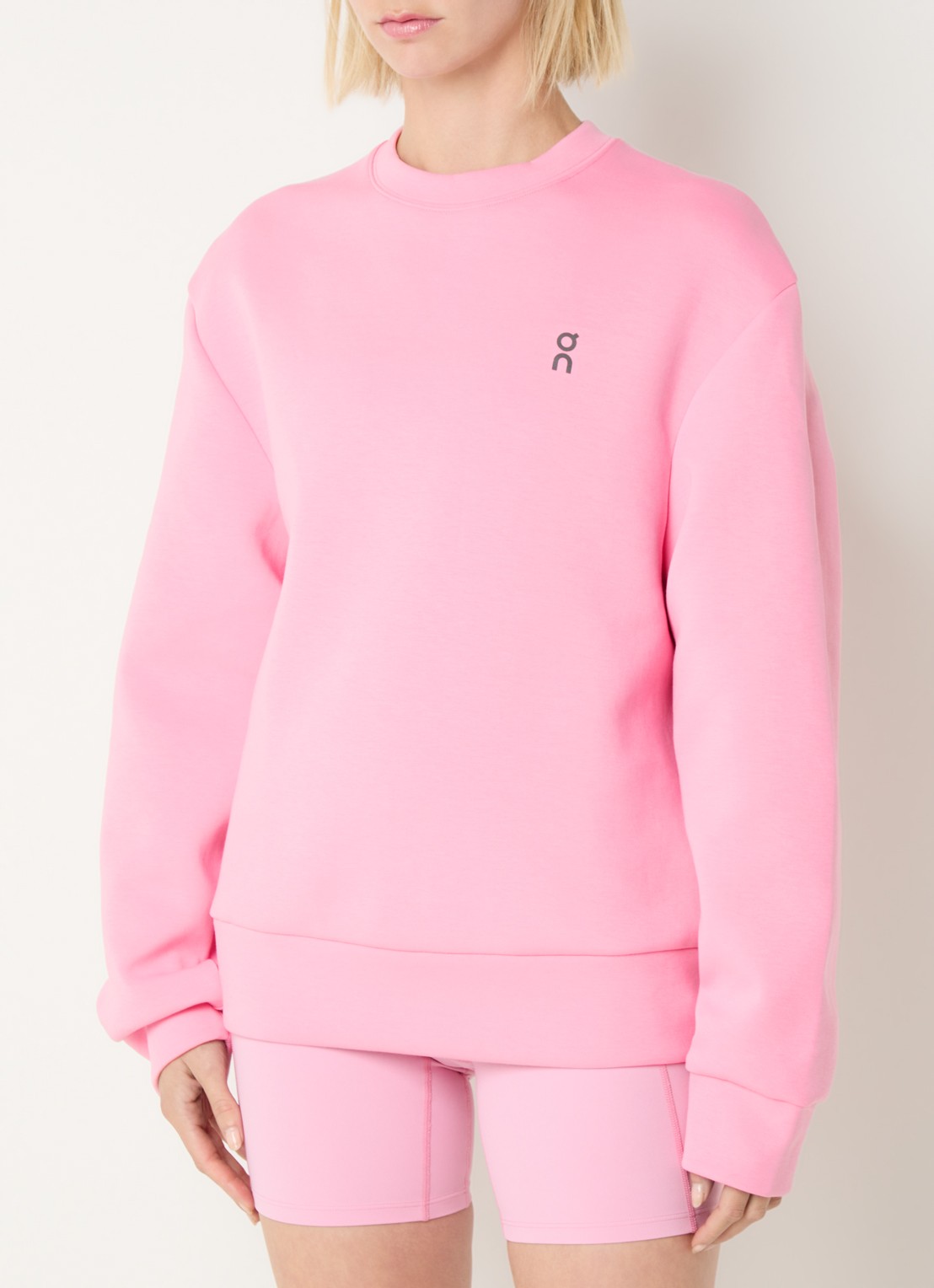 On Focus Tech sweater met logo - detail zand