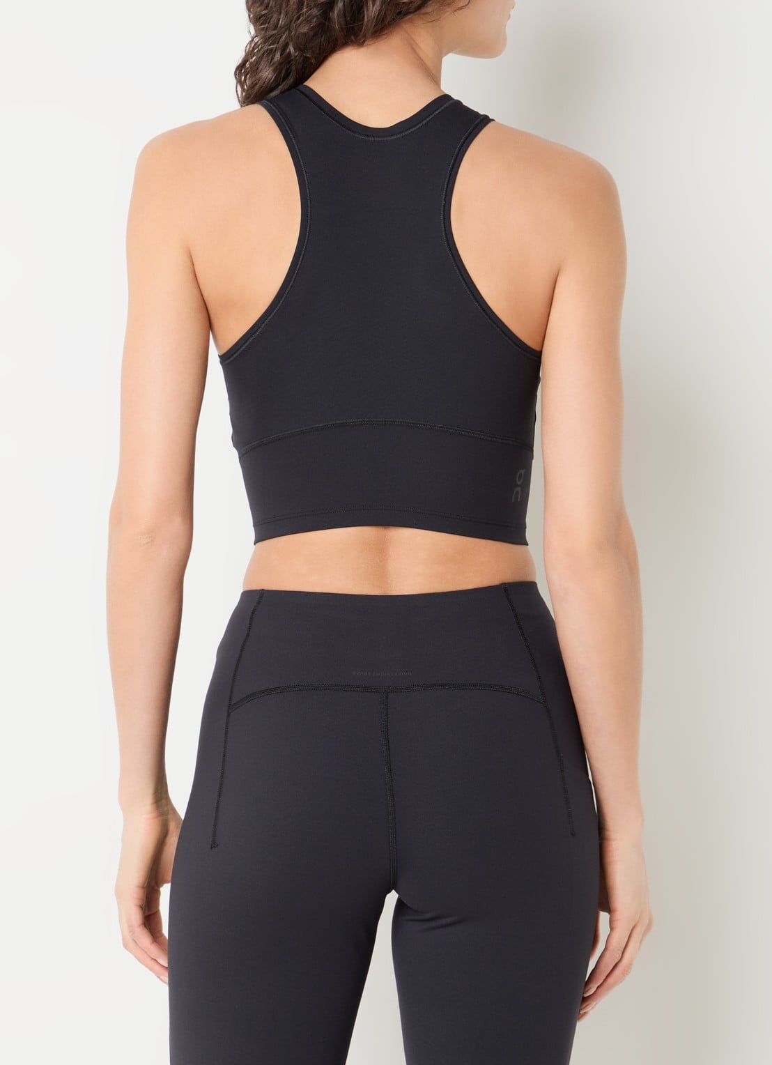 On Studio crop top met logo - achterkant 4 zwart