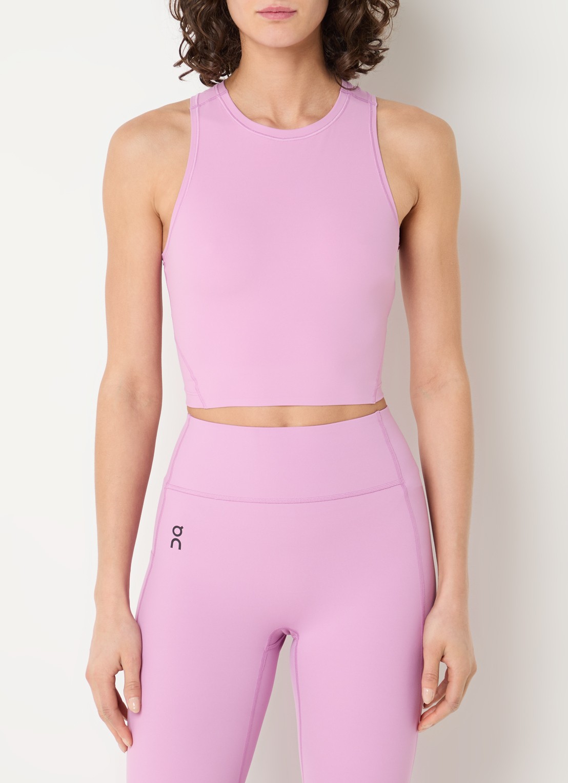 On Studio crop top met logo - detail 3 roze