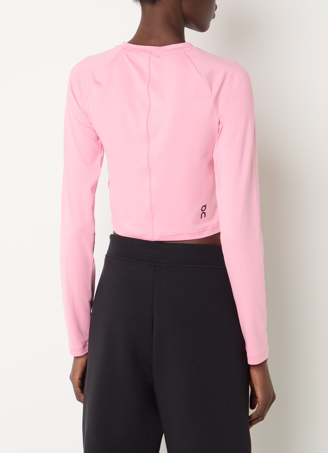 On Studio cropped trainings longsleeve - achterkant roze