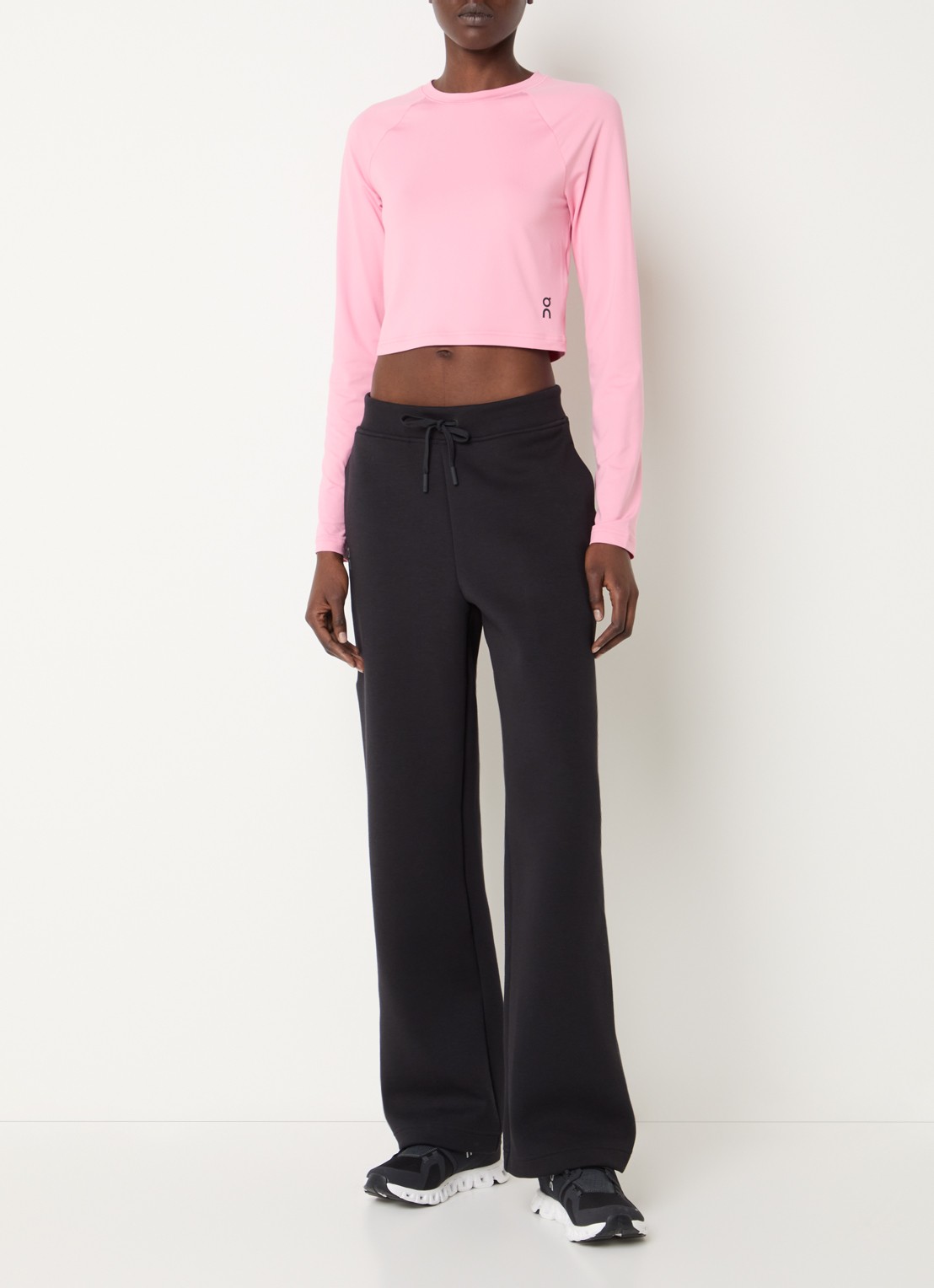 On Studio cropped trainings longsleeve - voorkant 4 roze