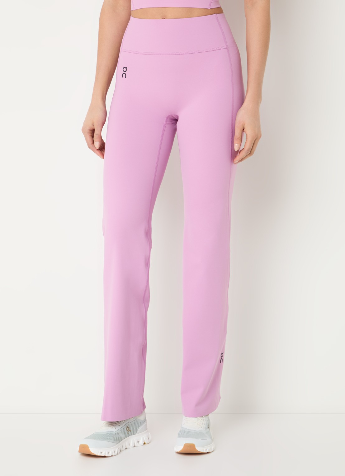 On Studio high waist flared fit trainingslegging met logo - detail 3 roze