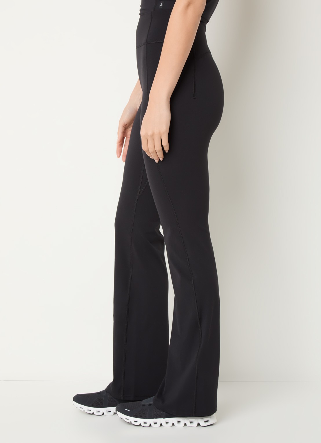 On Studio high waist flared legging met logo - detail 5 zwart