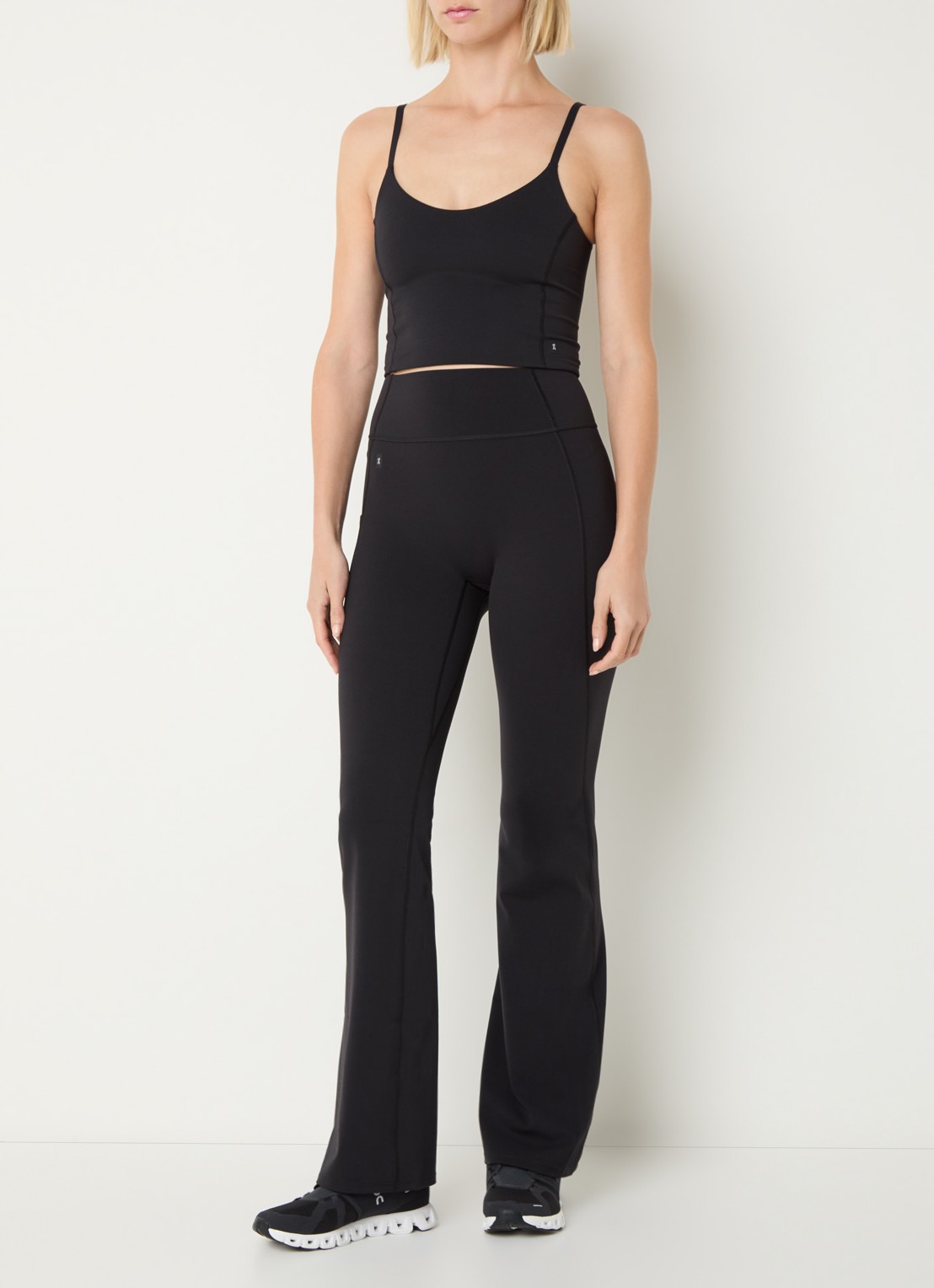 On Studio high waist flared legging met logo - voorkant 3 zwart