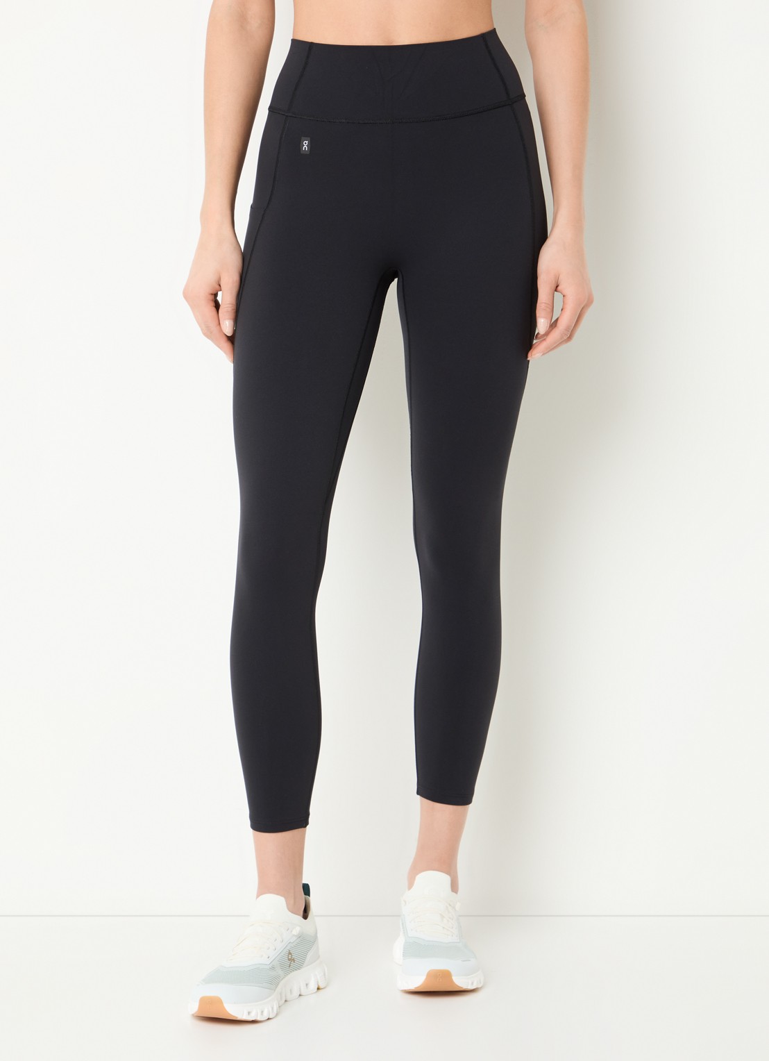 On Studio high waist skinny fit cropped trainingslegging - detail 4 zwart