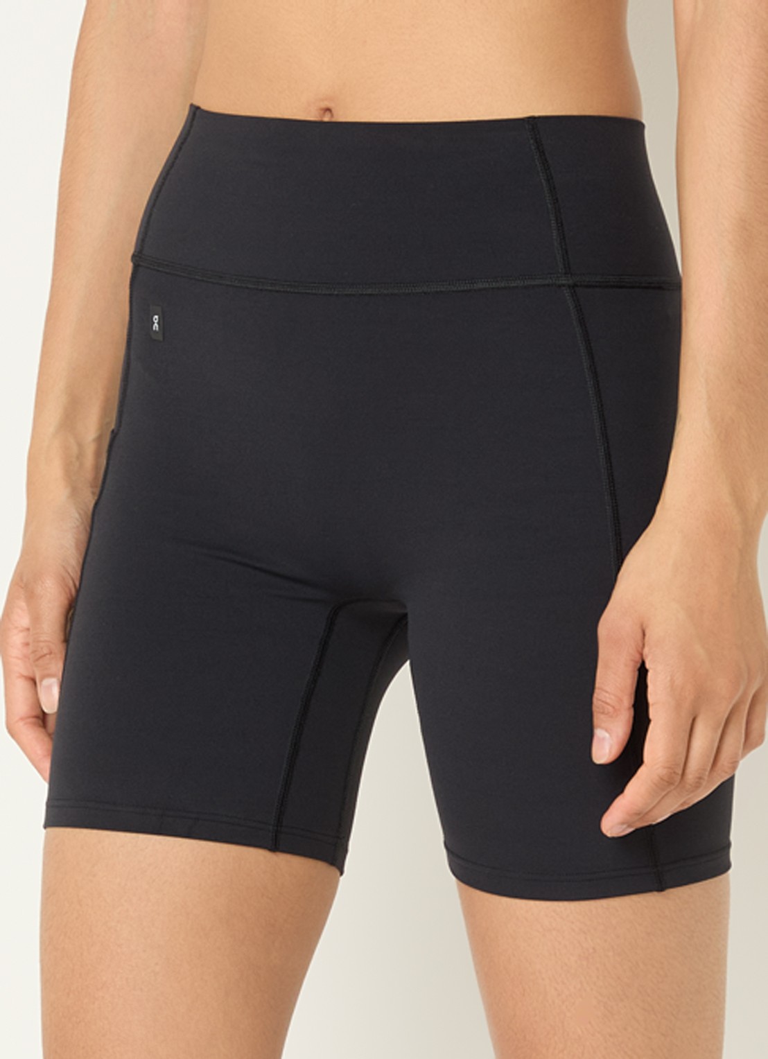 On Studio high waist skinny fit korte trainingslegging - detail zwart