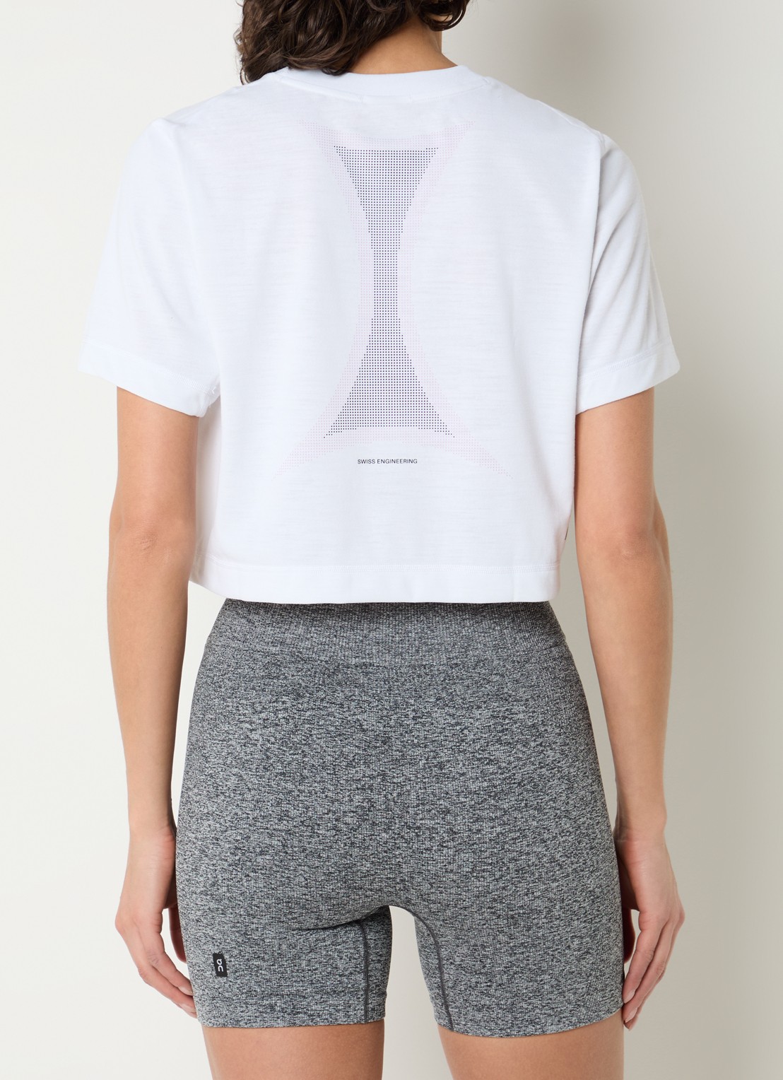 On Train cropped trainings T-shirt met logo- en backprint - achterkant 3 wit