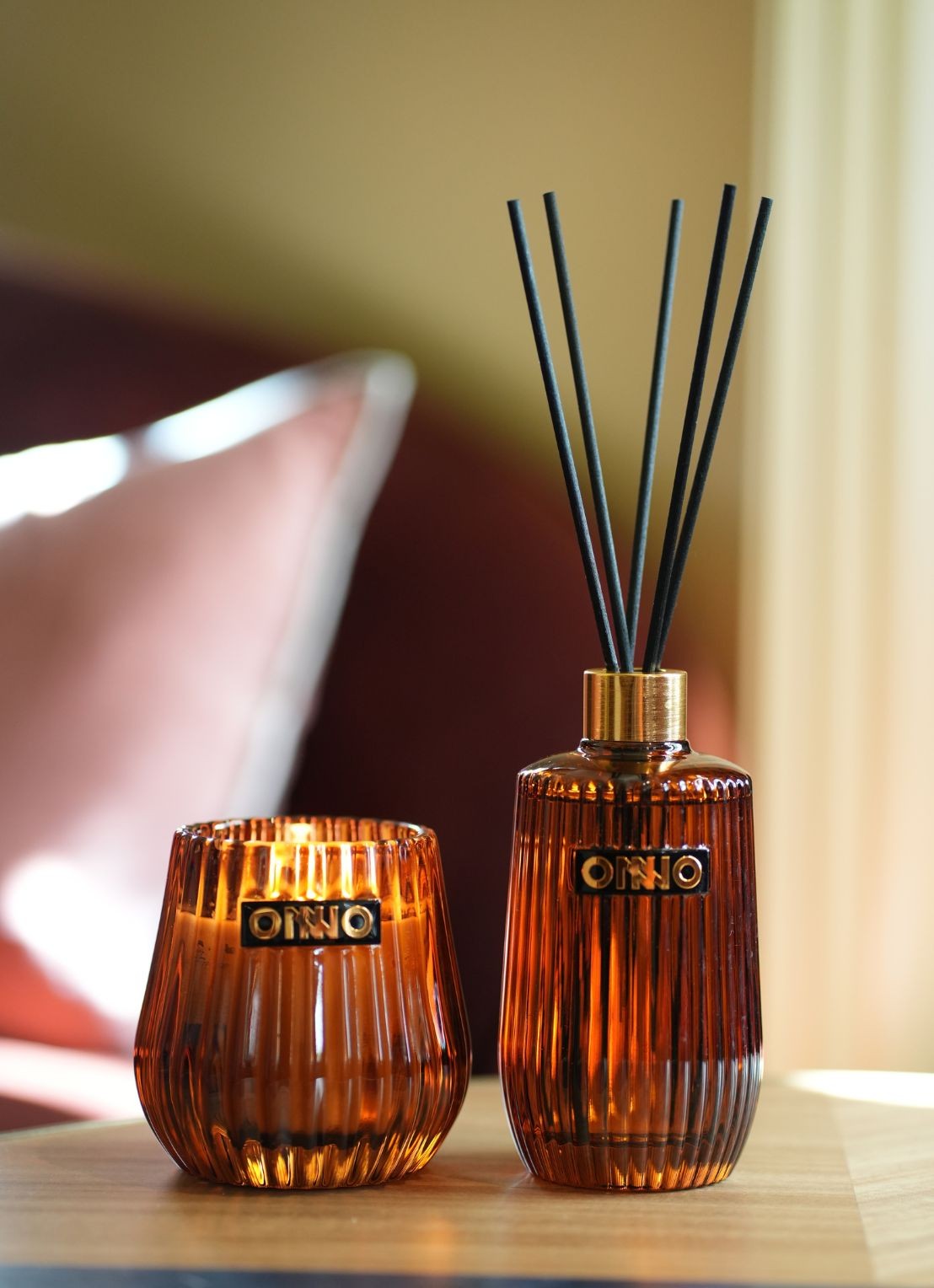 Onno Ginger Fig geurstokjes en geurkaars in giftbox 375 ml - detail 3 bruin