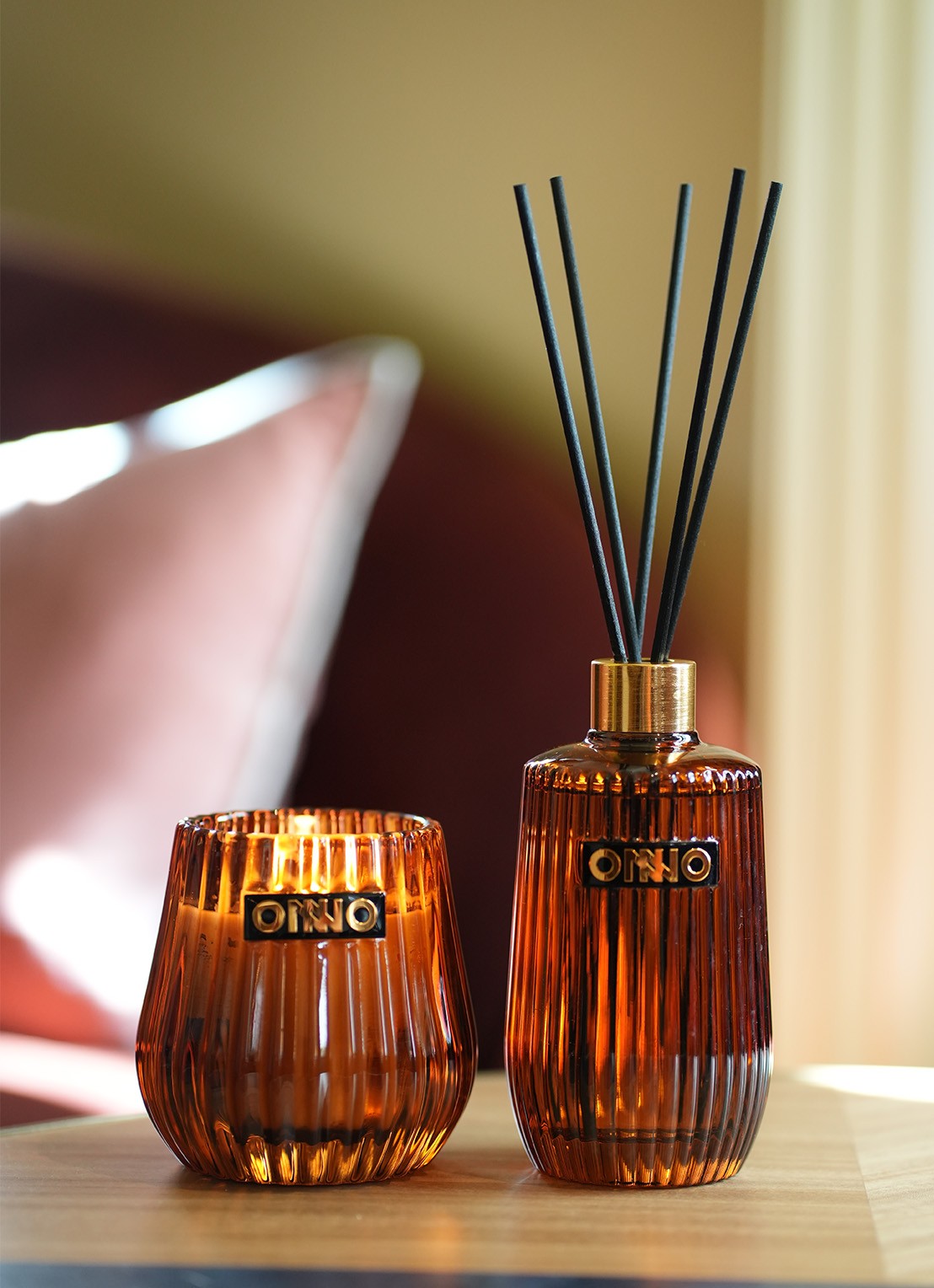 Onno Ginger Fig geurstokjes en geurkaars in giftbox 375 ml - detail 4 bruin