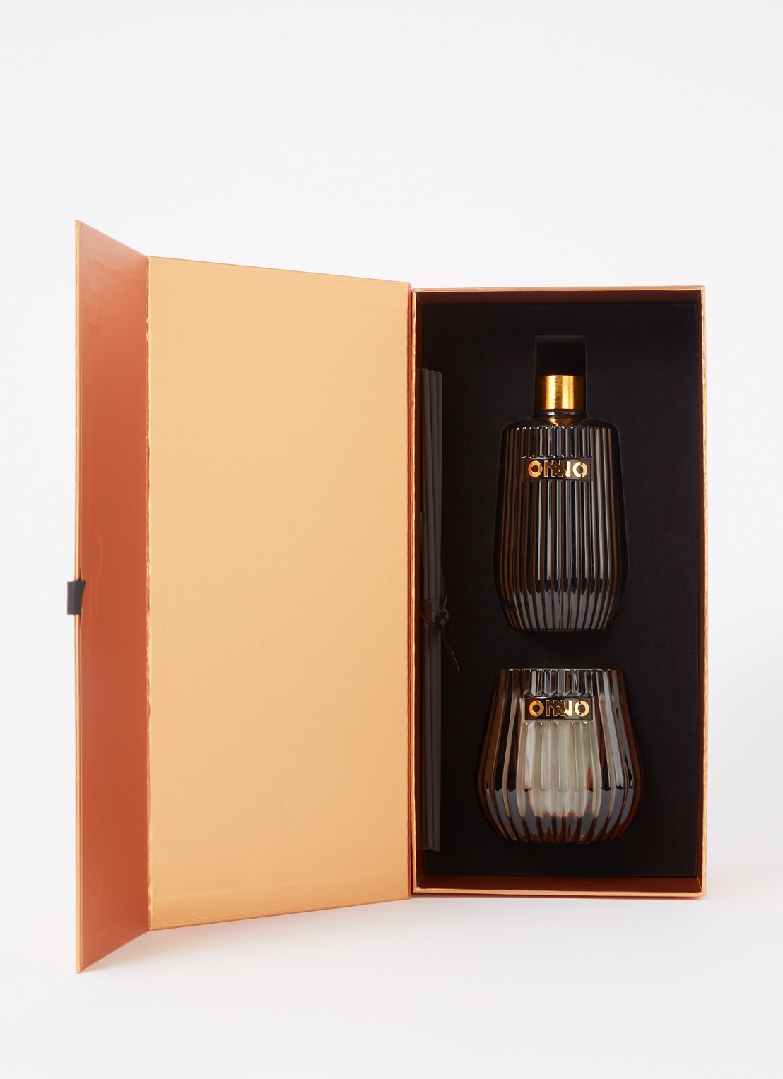 Onno Zanzibar geurstokjes en geurkaars in giftbox 375 ml - voorkant 3 grijs