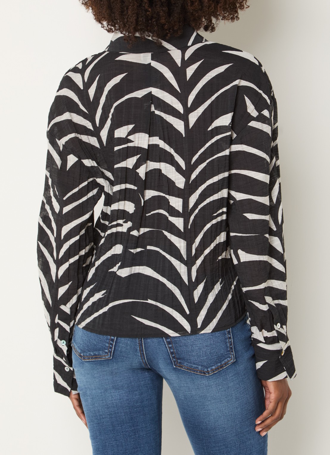 OPUS Fadena Leaves semi-transparante blouse met bladprint - achterkant 3 zwart