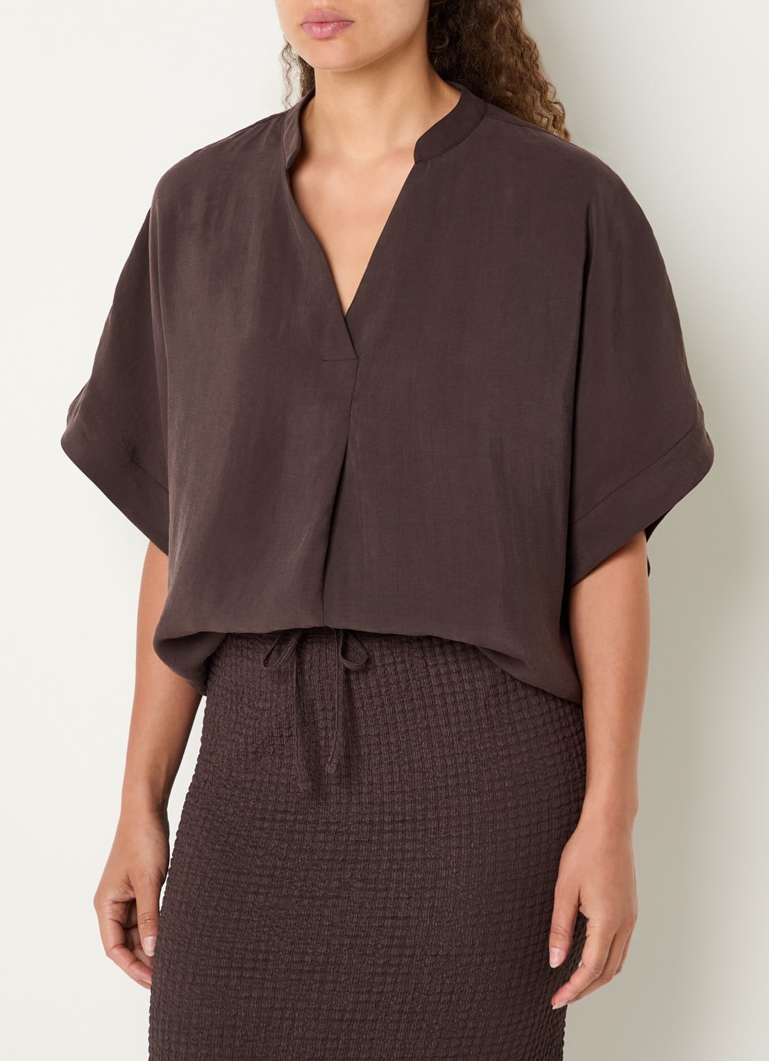 OPUS Fenella tuniek met V-hals en vlindermouw - detail bruin
